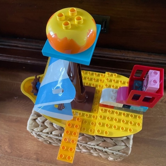 Lego x Disney duplex Jake the Pirate ship with random bricks - Picture 1 of 5